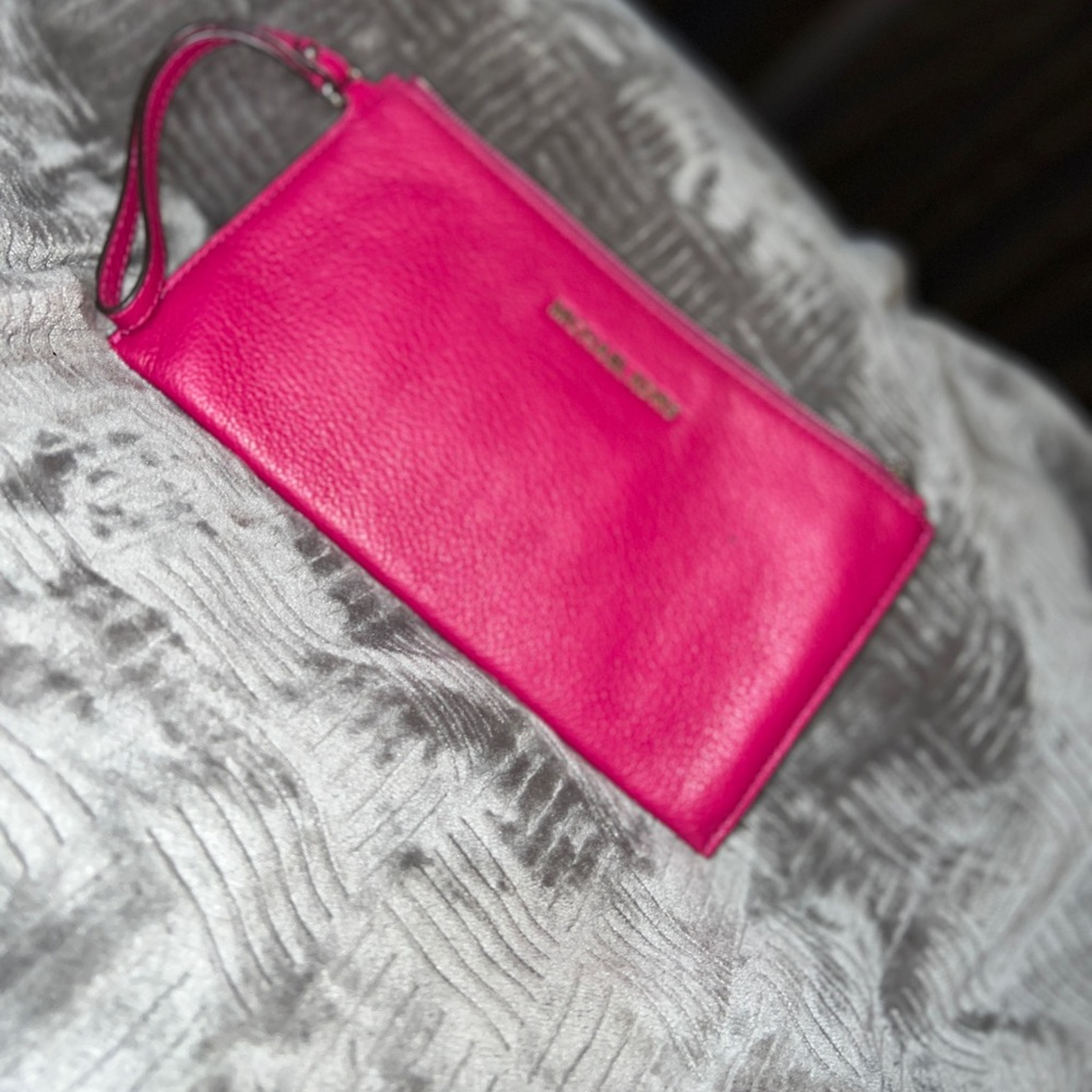 Cute pink Michael Kors Wristlet!